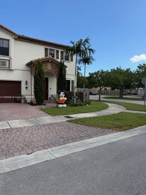 For Sale: $585,000 (4 beds, 2 baths, 2600 Square Feet)