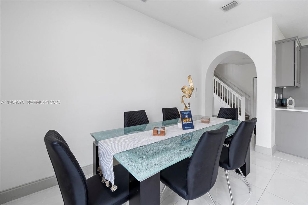 В аренду: $5,600 (3 спален, 2 ванн, 2212 Квадратных фут)