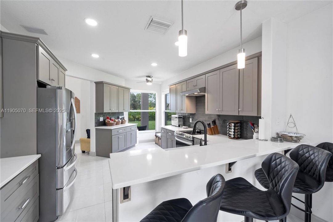 В аренду: $5,600 (3 спален, 2 ванн, 2212 Квадратных фут)