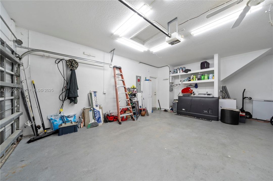 В аренду: $5,600 (3 спален, 2 ванн, 2212 Квадратных фут)