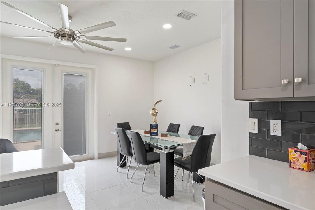 В аренду: $5,600 (3 спален, 2 ванн, 2212 Квадратных фут)