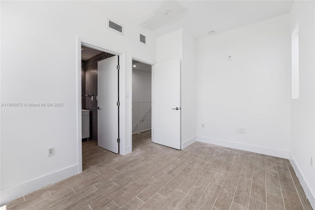 Recently Rented: $2,400 (1 beds, 1 baths, 950 Square Feet)