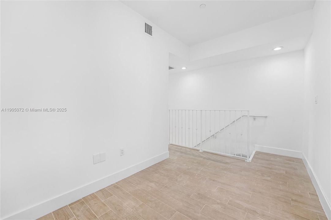 Recently Rented: $2,400 (1 beds, 1 baths, 950 Square Feet)