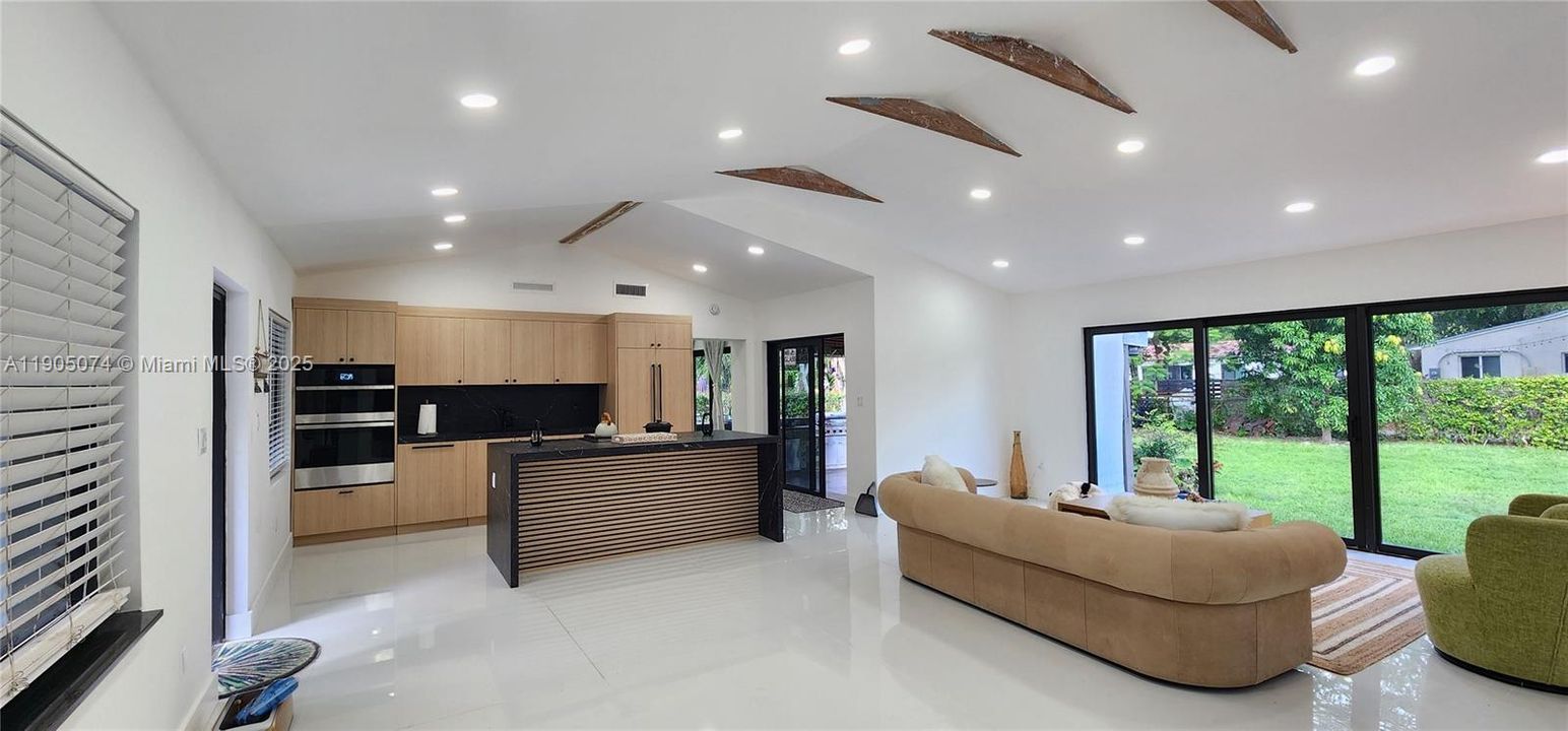 出租: $7,000 (3 贝兹, 3 浴室, 1124 平方英尺)