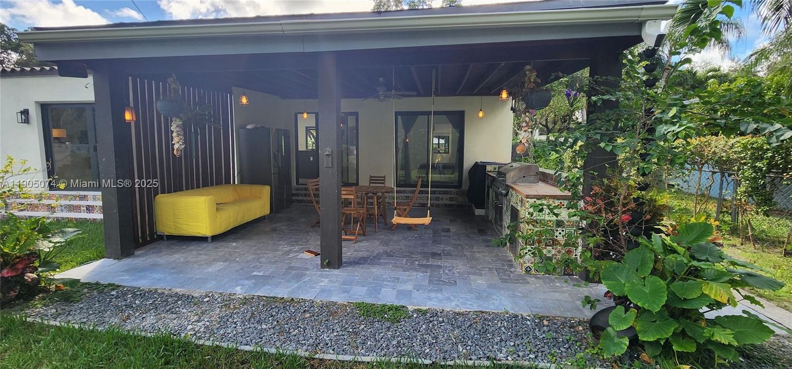 出租: $7,000 (3 贝兹, 3 浴室, 1124 平方英尺)