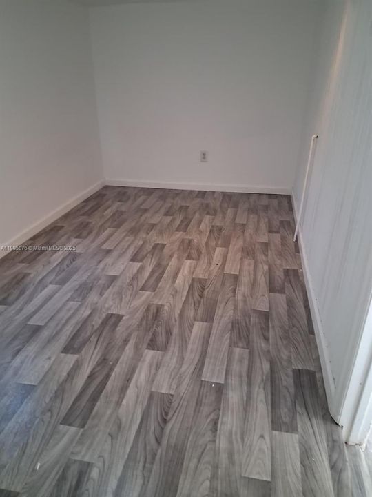 Recently Rented: $1,100 (1 beds, 1 baths, 0 Square Feet)