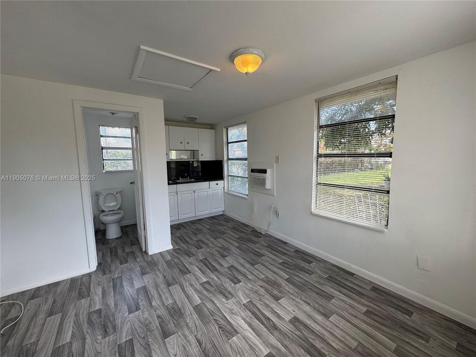 Recently Rented: $1,100 (1 beds, 1 baths, 0 Square Feet)