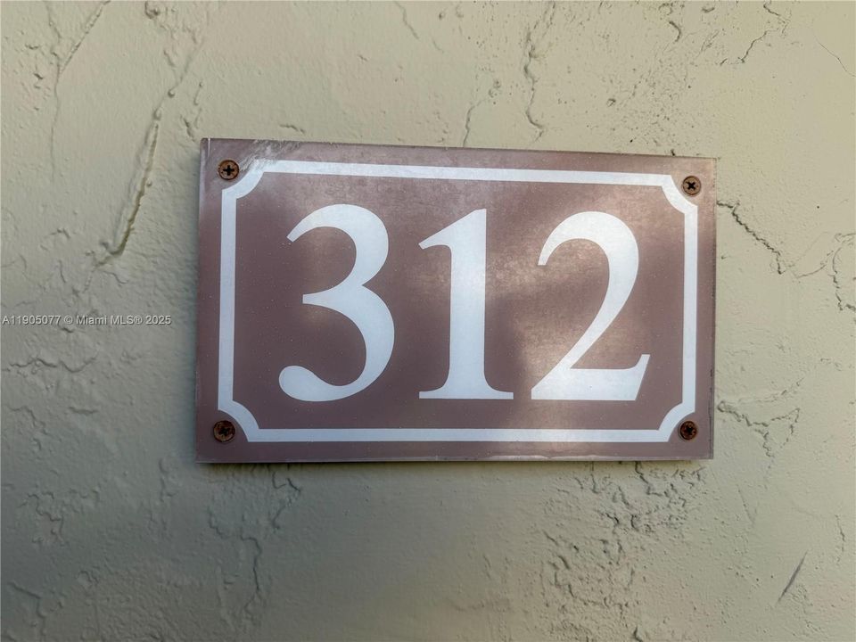 Active With Contract: $1,835 (1 beds, 1 baths, 712 Square Feet)