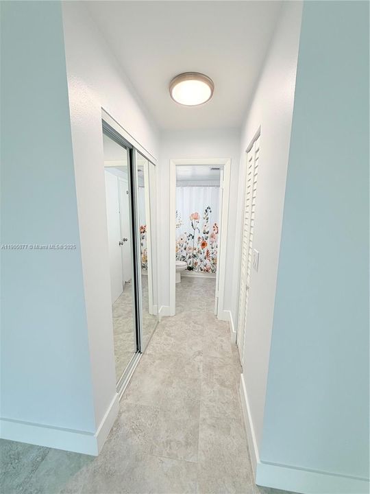 Active With Contract: $1,835 (1 beds, 1 baths, 712 Square Feet)