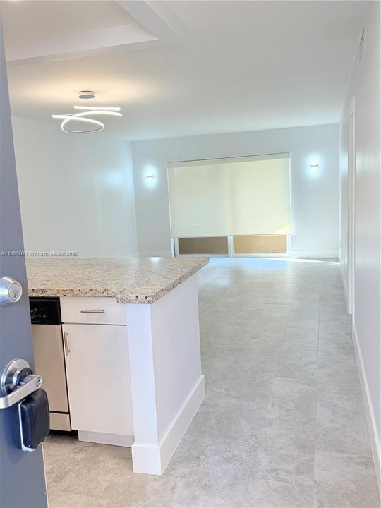 Active With Contract: $1,835 (1 beds, 1 baths, 712 Square Feet)