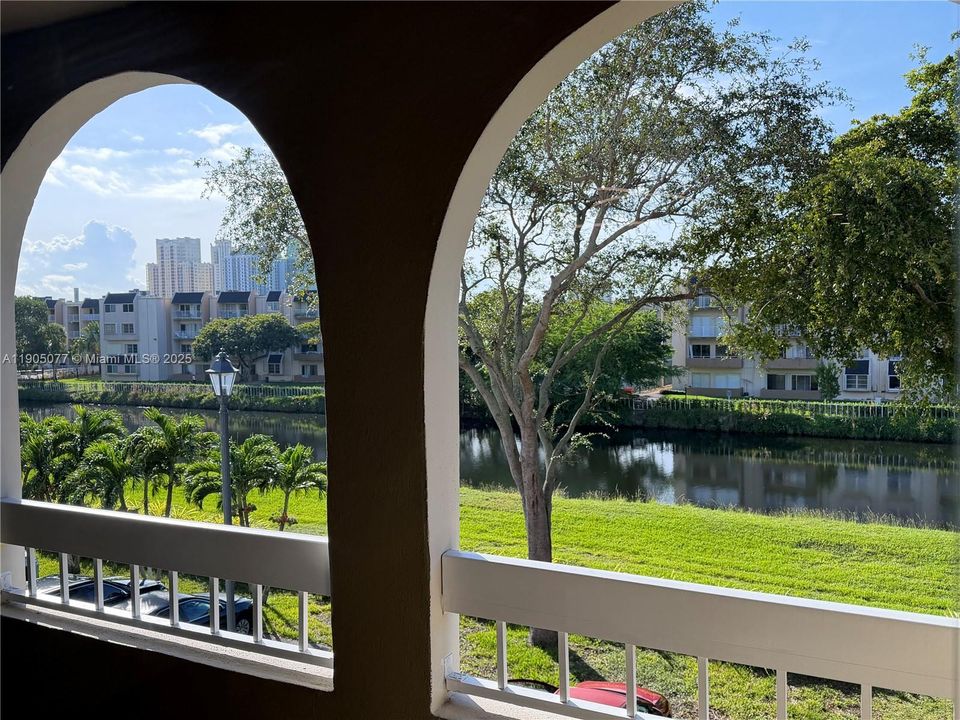 Active With Contract: $1,835 (1 beds, 1 baths, 712 Square Feet)