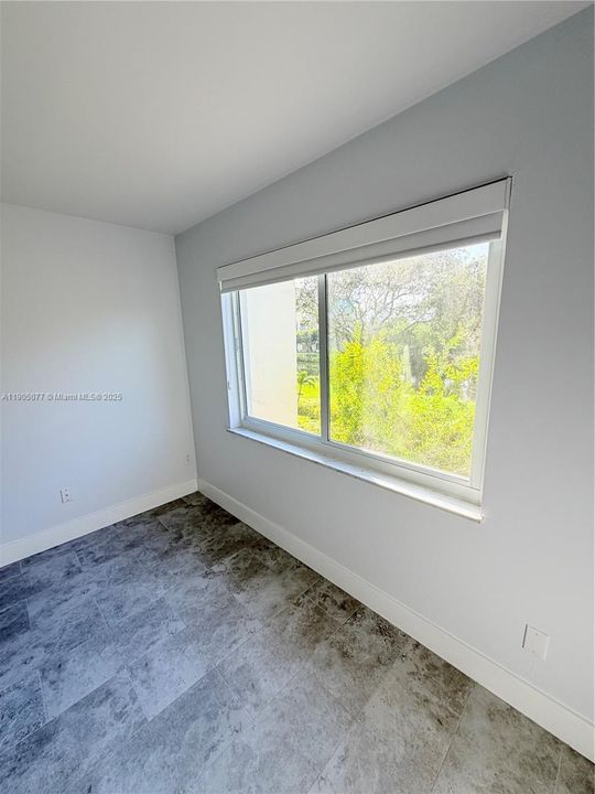 Active With Contract: $1,835 (1 beds, 1 baths, 712 Square Feet)