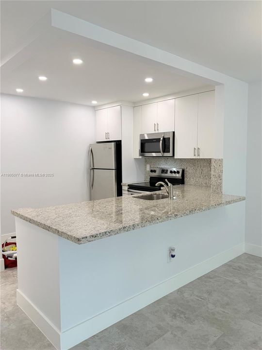 Active With Contract: $1,835 (1 beds, 1 baths, 712 Square Feet)