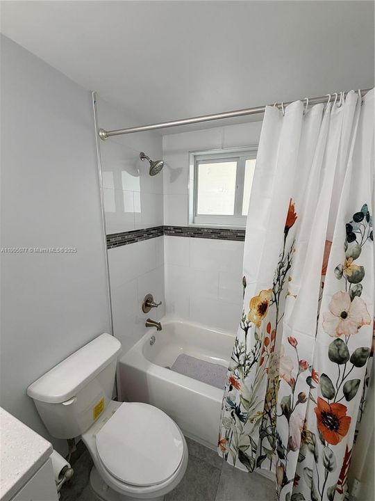 Active With Contract: $1,835 (1 beds, 1 baths, 712 Square Feet)