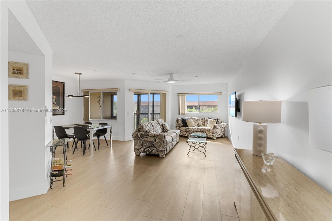 En Venta: $189,900 (1 camas, 1 baños, 1056 Pies cuadrados)