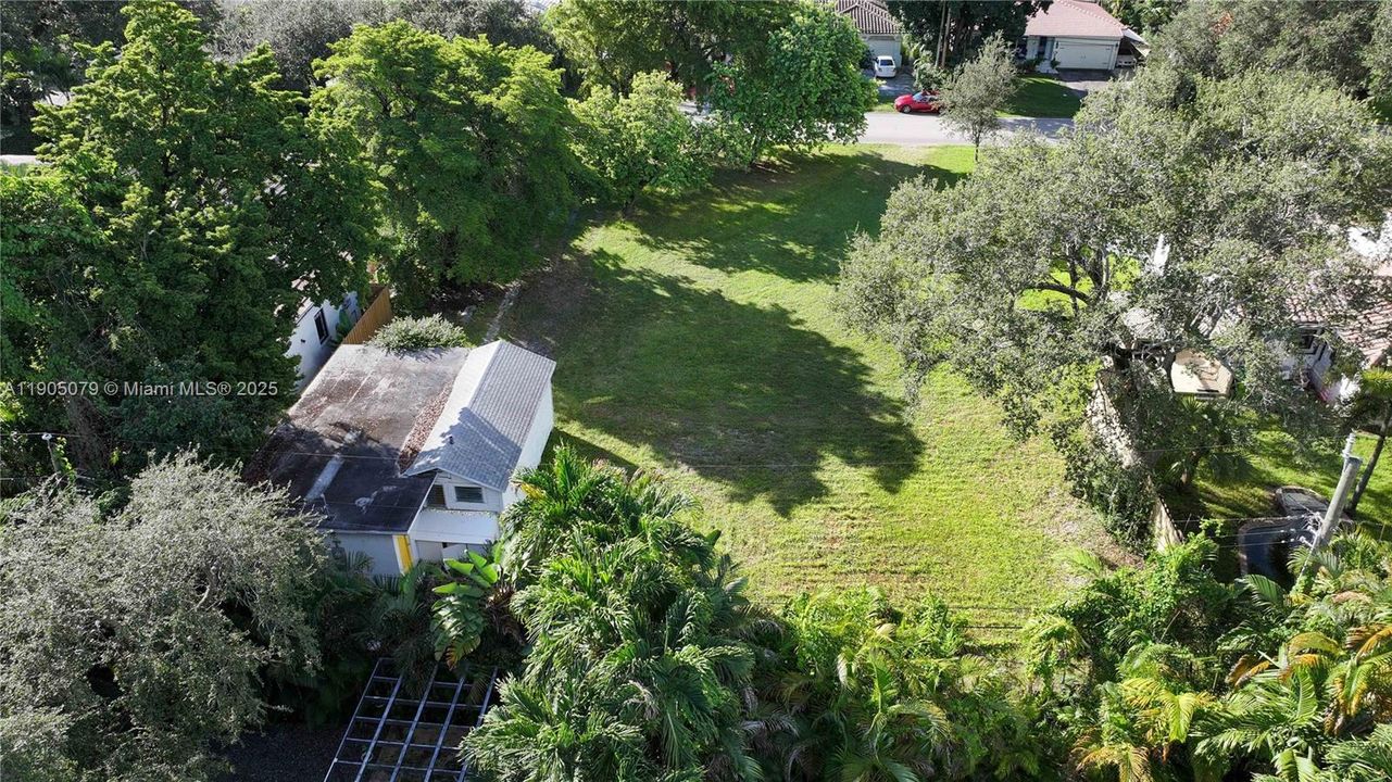 Под контрактом: $995,000 (2 спален, 2 ванн, 2039 Квадратных фут)