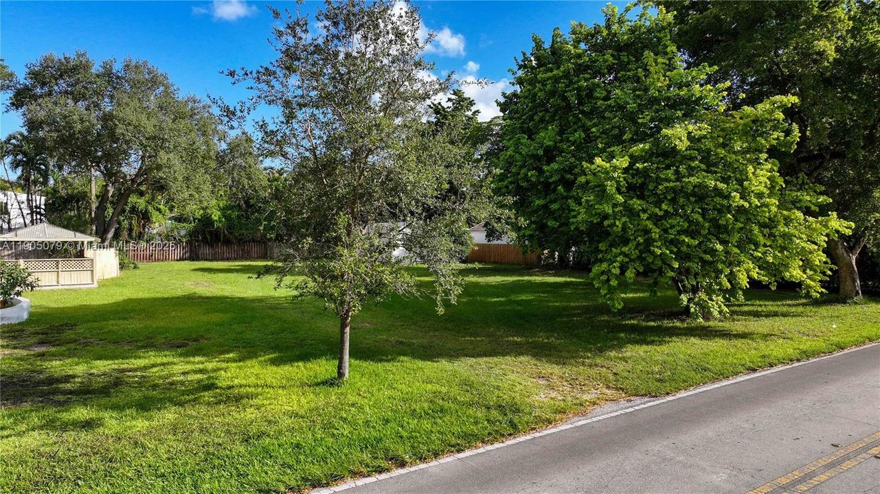 Под контрактом: $995,000 (2 спален, 2 ванн, 2039 Квадратных фут)