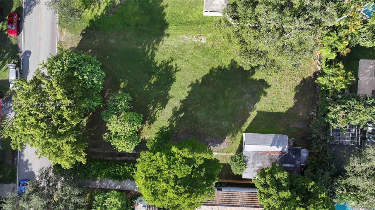 Под контрактом: $995,000 (2 спален, 2 ванн, 2039 Квадратных фут)