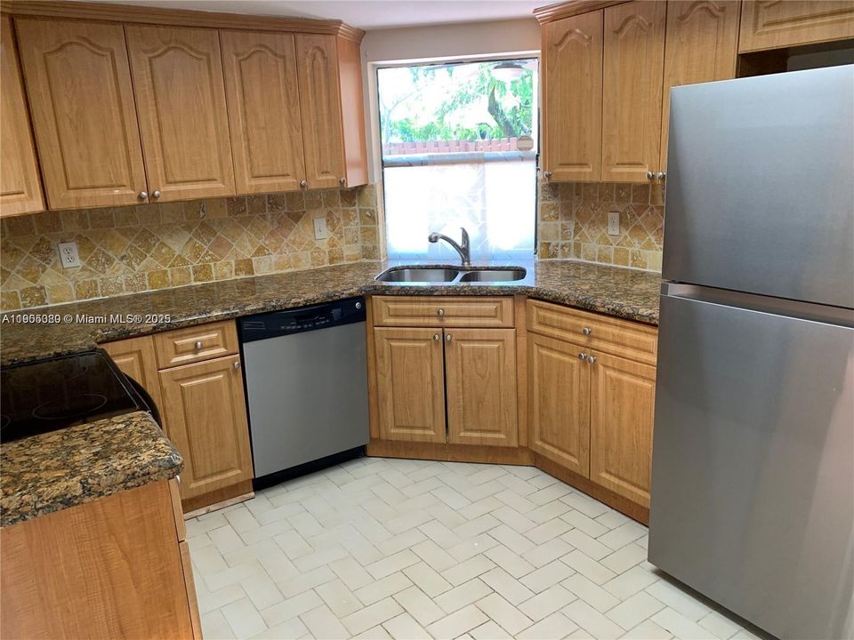 For Rent: $3,000 (3 beds, 2 baths, 1070 Square Feet)