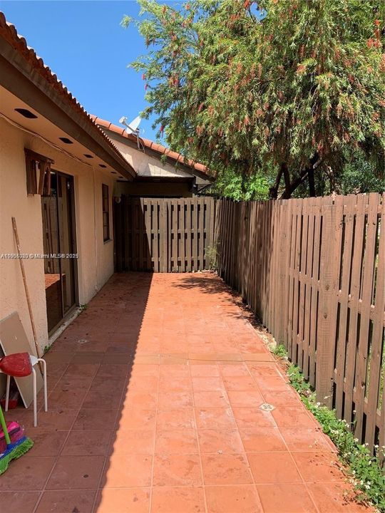 For Rent: $3,000 (3 beds, 2 baths, 1070 Square Feet)