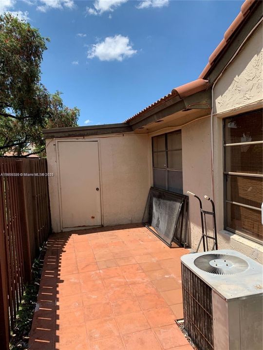 For Rent: $3,000 (3 beds, 2 baths, 1070 Square Feet)