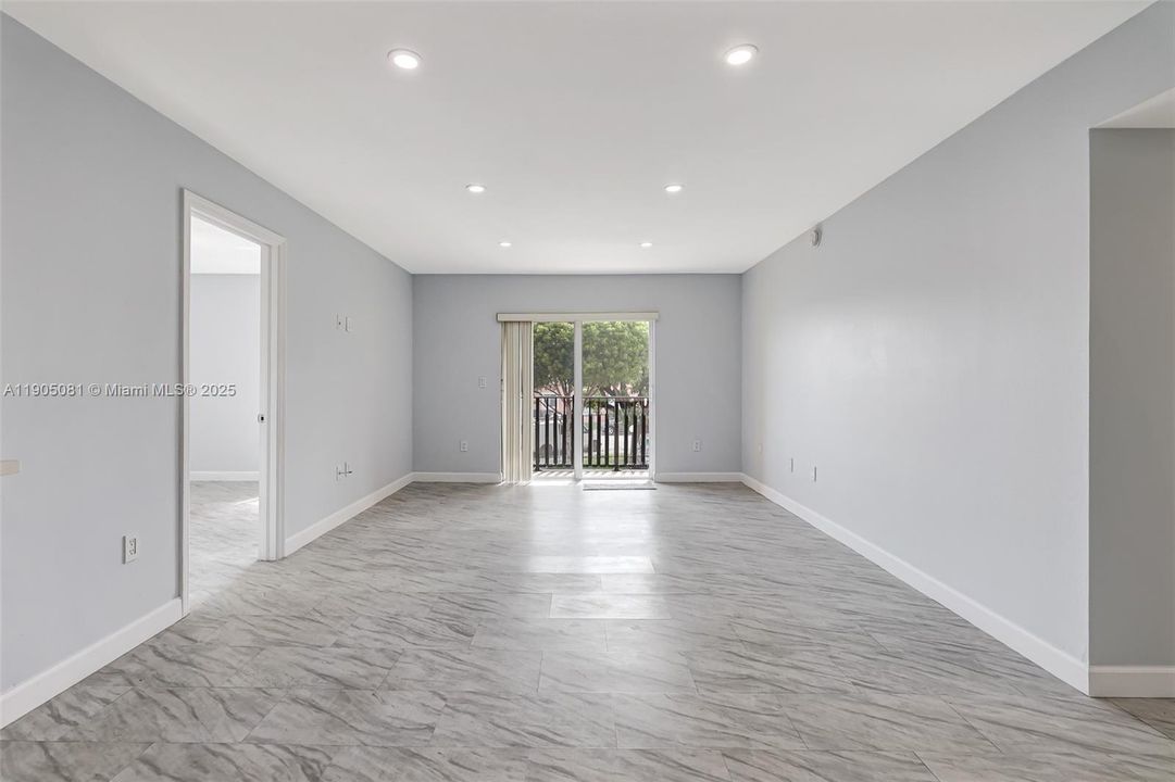 Recently Sold: $325,000 (3 beds, 2 baths, 1024 Square Feet)