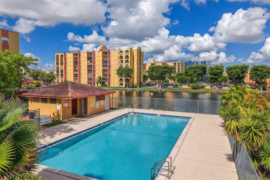 Recently Sold: $325,000 (3 beds, 2 baths, 1024 Square Feet)