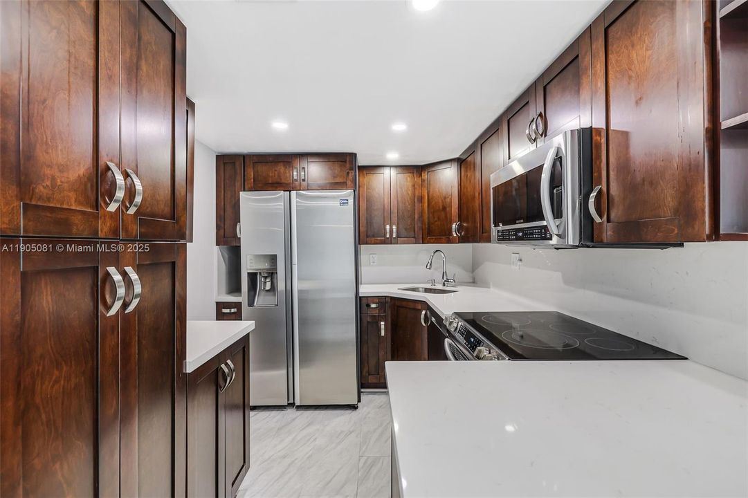 Recently Sold: $325,000 (3 beds, 2 baths, 1024 Square Feet)