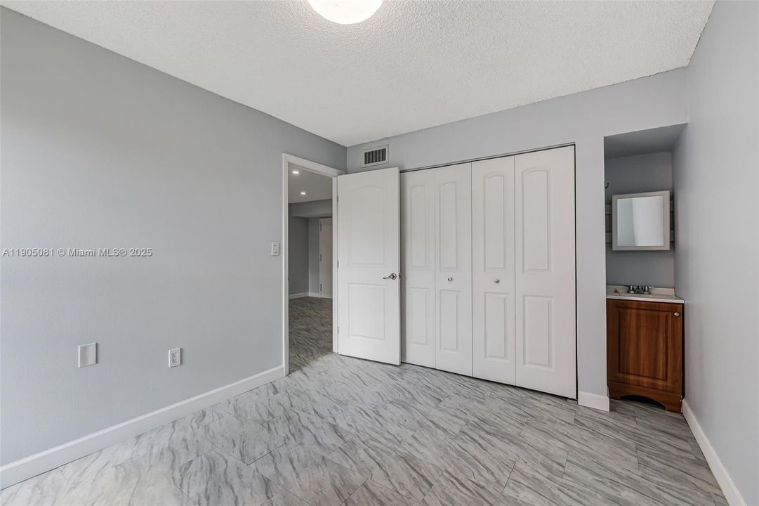 Recently Sold: $325,000 (3 beds, 2 baths, 1024 Square Feet)