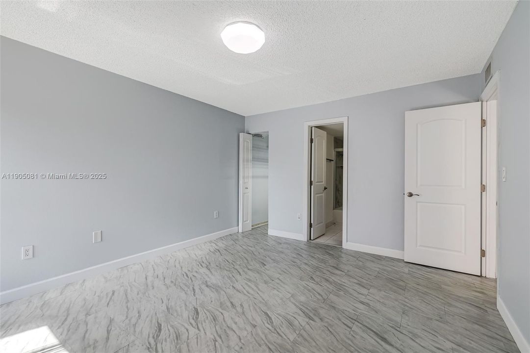 Recently Sold: $325,000 (3 beds, 2 baths, 1024 Square Feet)