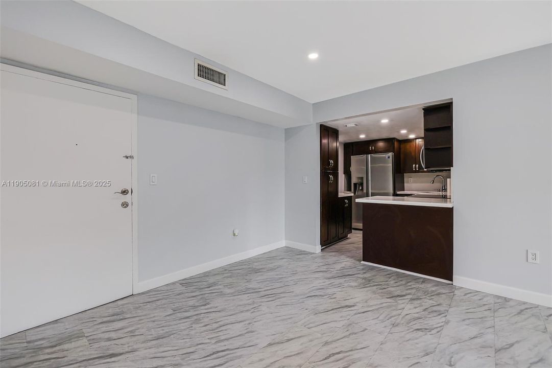 Recently Sold: $325,000 (3 beds, 2 baths, 1024 Square Feet)