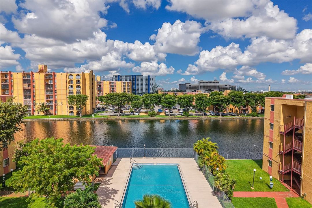 Recently Sold: $325,000 (3 beds, 2 baths, 1024 Square Feet)