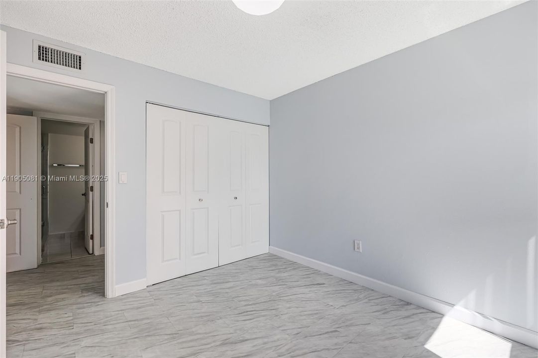 Recently Sold: $325,000 (3 beds, 2 baths, 1024 Square Feet)