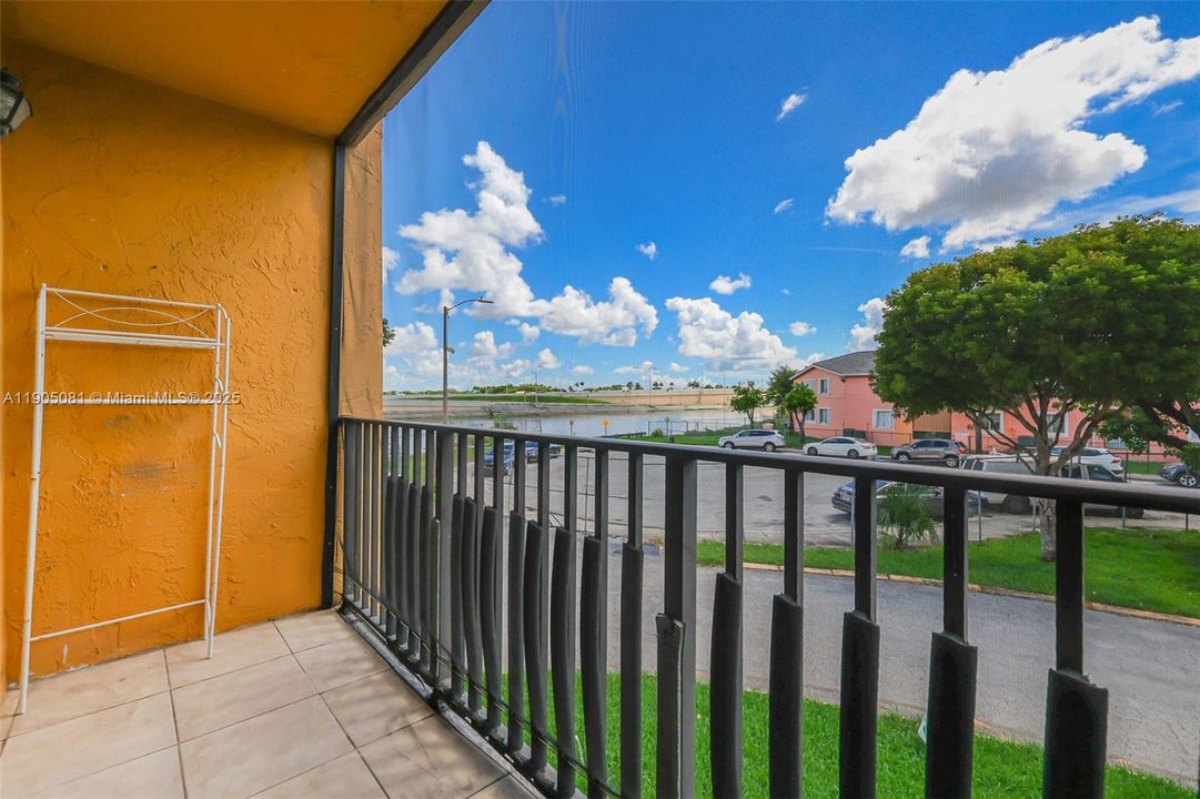 Recently Sold: $325,000 (3 beds, 2 baths, 1024 Square Feet)