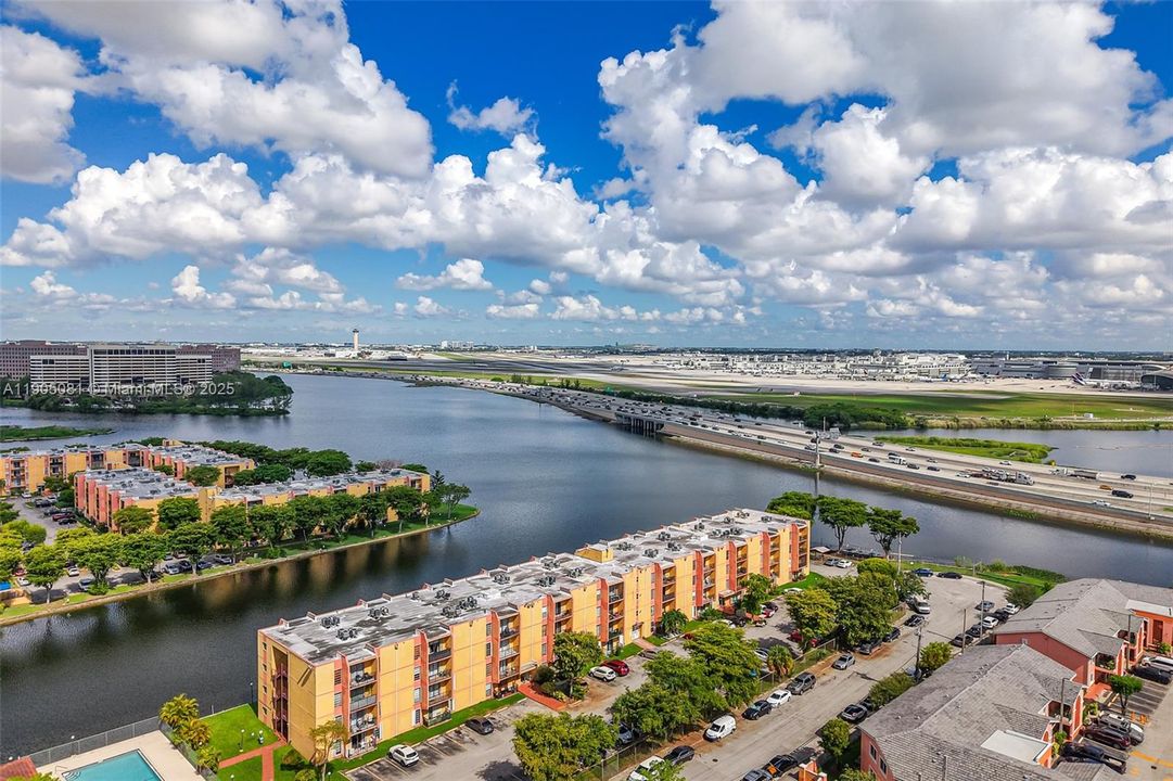 Recently Sold: $325,000 (3 beds, 2 baths, 1024 Square Feet)