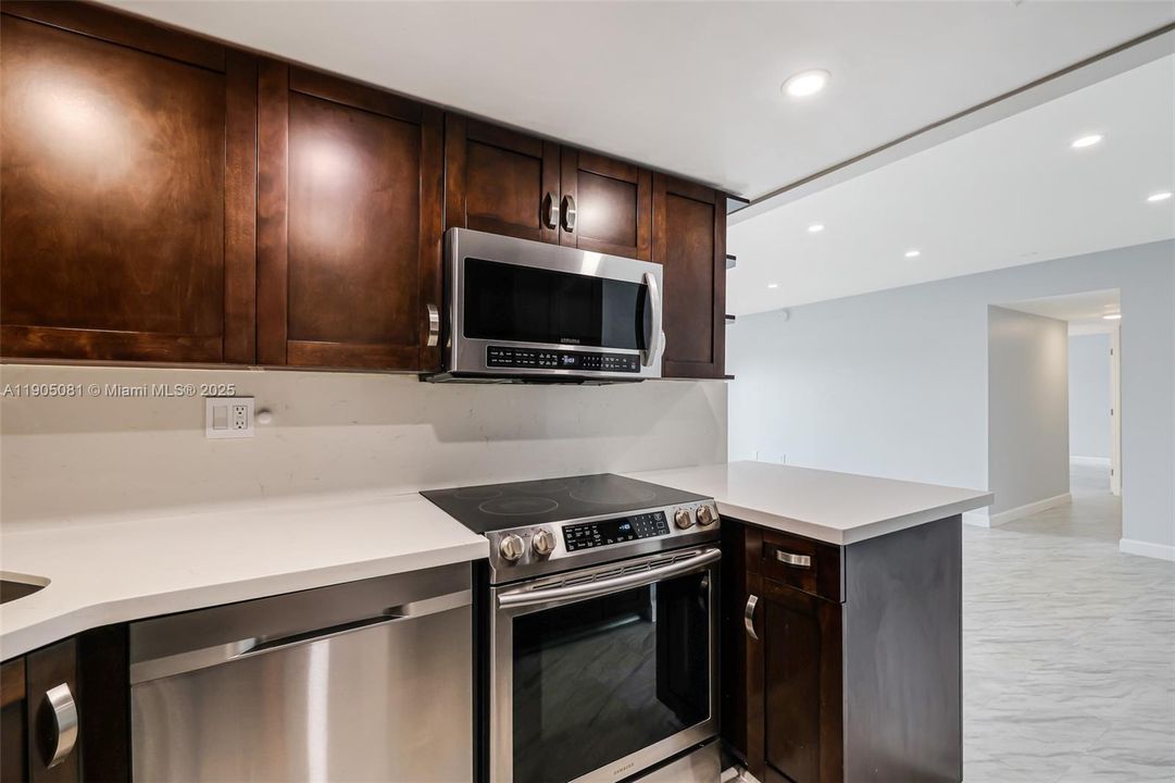 Recently Sold: $325,000 (3 beds, 2 baths, 1024 Square Feet)