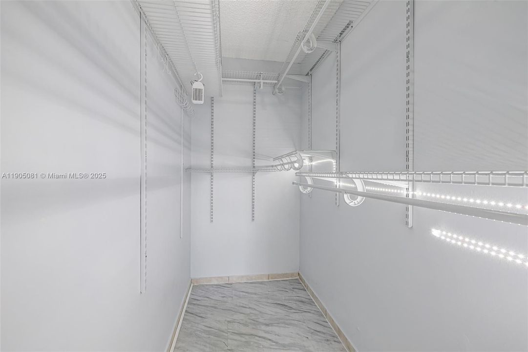 Recently Sold: $325,000 (3 beds, 2 baths, 1024 Square Feet)