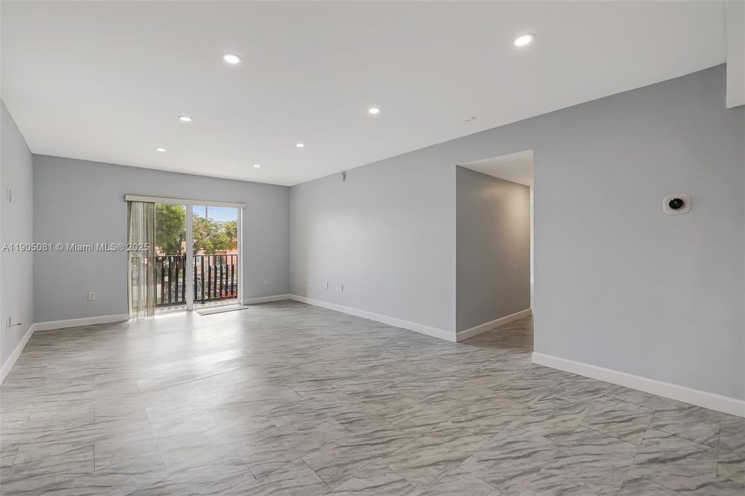 Recently Sold: $325,000 (3 beds, 2 baths, 1024 Square Feet)