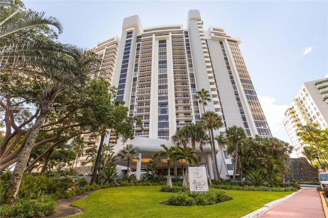 For Rent: $4,000 (2 beds, 2 baths, 1154 Square Feet)