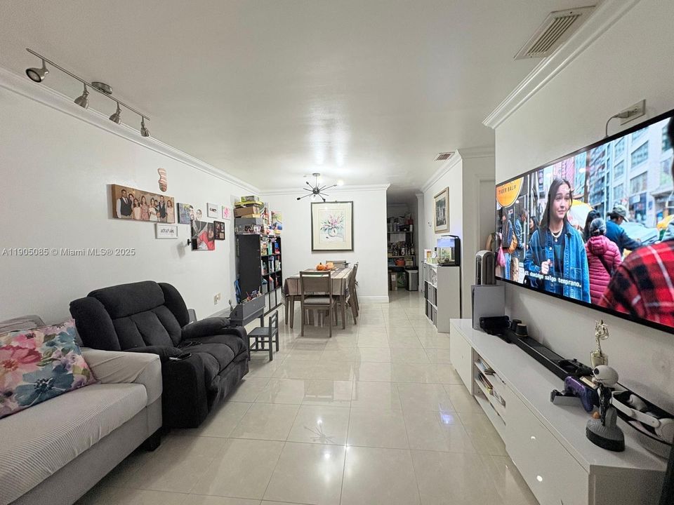 待售: $299,999 (2 贝兹, 2 浴室, 888 平方英尺)