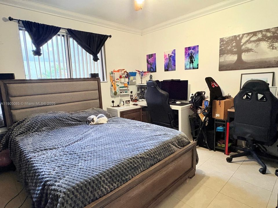 待售: $299,999 (2 贝兹, 2 浴室, 888 平方英尺)