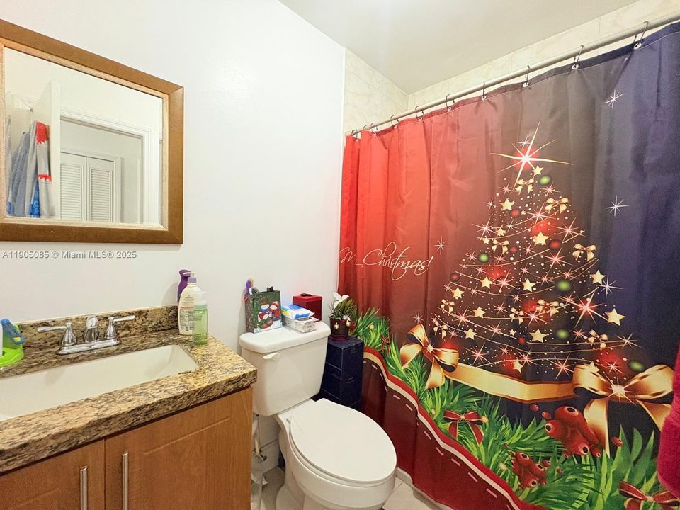 待售: $299,999 (2 贝兹, 2 浴室, 888 平方英尺)