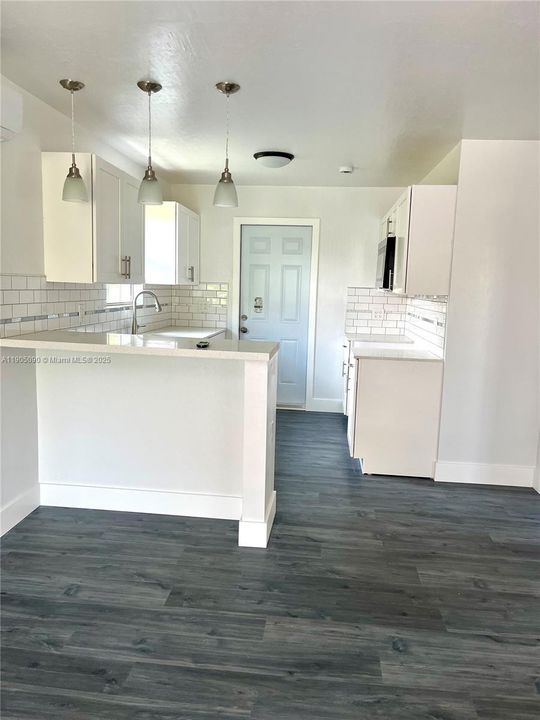 For Sale: $455,000 (3 beds, 2 baths, 667 Square Feet)