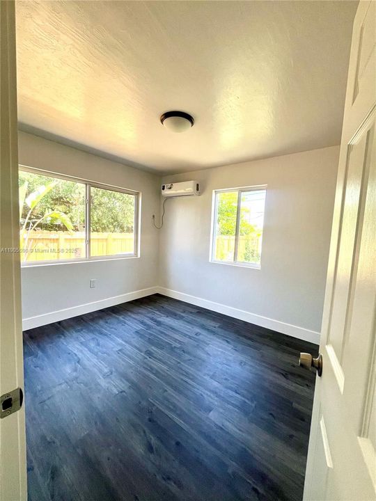 For Sale: $455,000 (3 beds, 2 baths, 667 Square Feet)