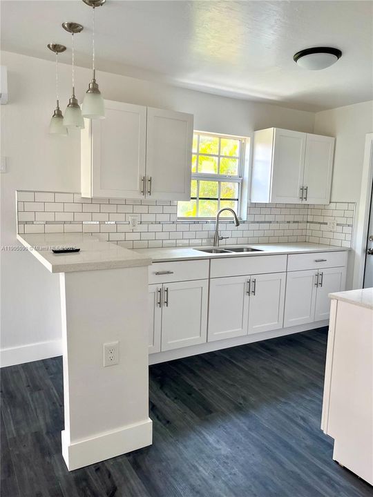 For Sale: $455,000 (3 beds, 2 baths, 667 Square Feet)