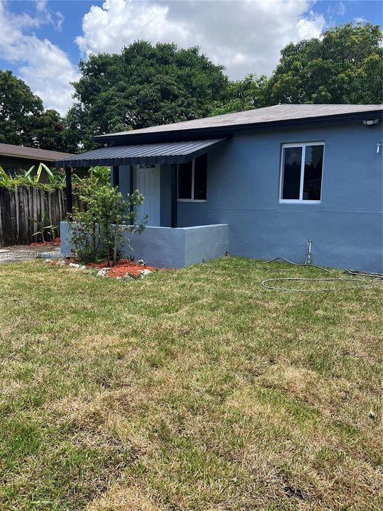 For Sale: $455,000 (3 beds, 2 baths, 667 Square Feet)