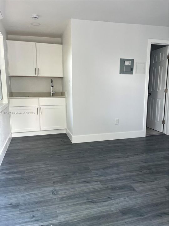 For Sale: $455,000 (3 beds, 2 baths, 667 Square Feet)