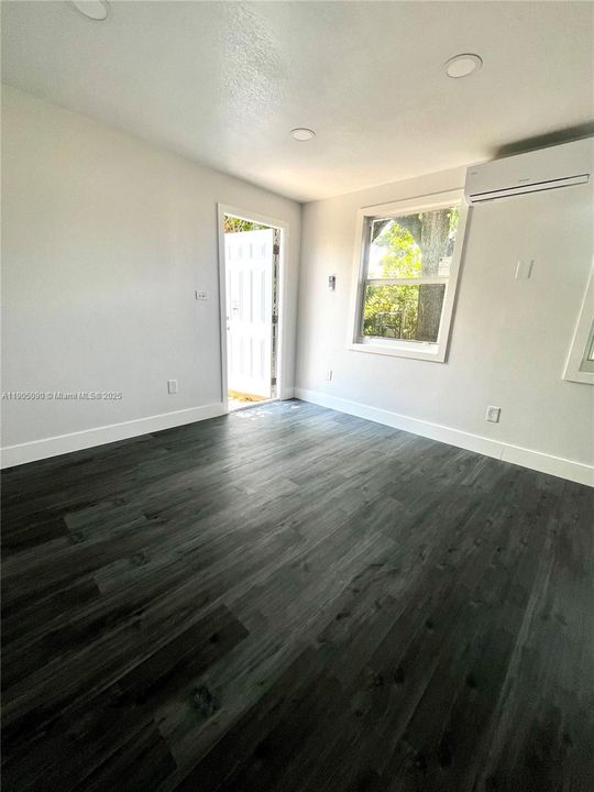 For Sale: $455,000 (3 beds, 2 baths, 667 Square Feet)