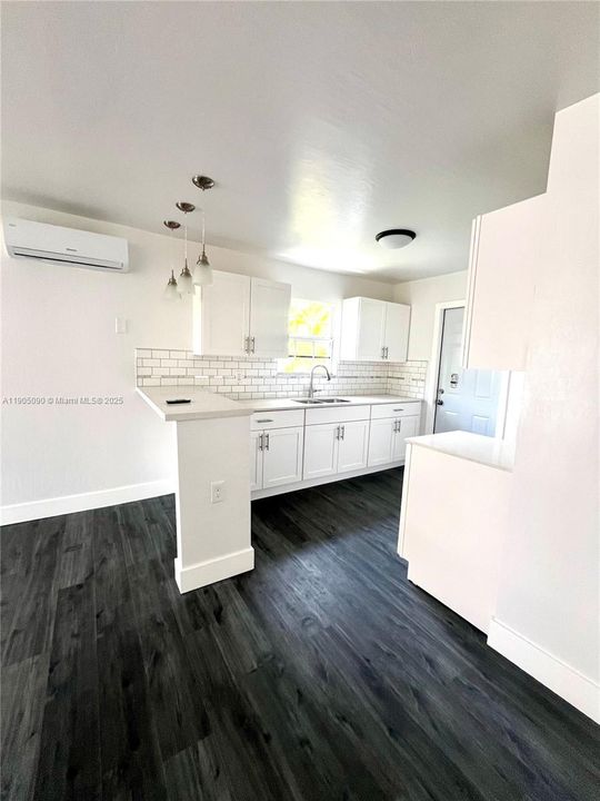 For Sale: $455,000 (3 beds, 2 baths, 667 Square Feet)