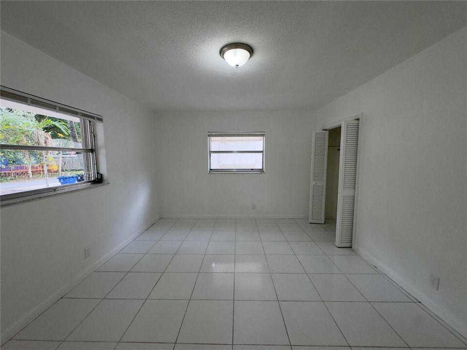 Под контрактом: $1,850 (2 спален, 1 ванн, 0 Квадратных фут)